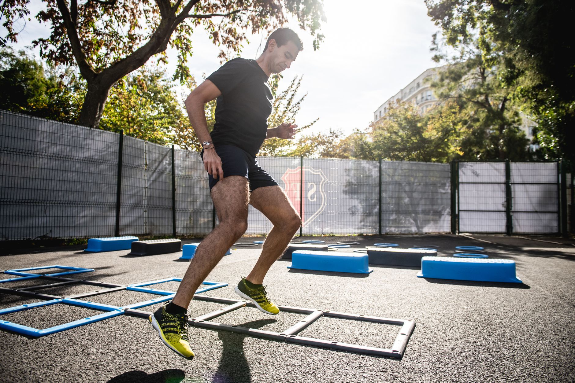 Équipements indispensables pour une salle de sport moderne